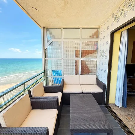 Apartmán First-line Beachfront Penthouse, Terrace, And Ocean Views